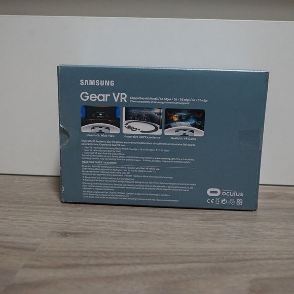 Authentic Samsung Gear VR powered by Oculus with Original Box 1st Edition - Picture 6 of 8